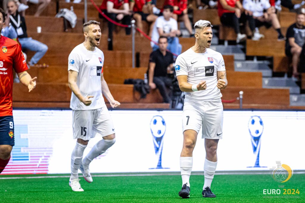 Filip Kis s Jaroslavom Repom - radosť po góle v zápase proti Španielsku